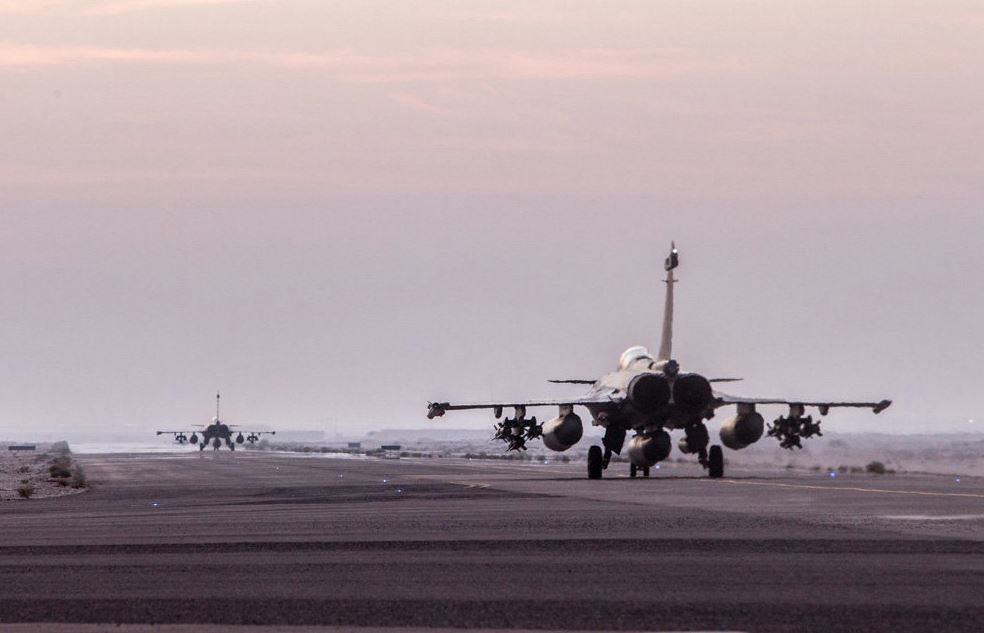 French combat aircraft depart on a Middle East mission, Nov 2015 (Ministère de la Défense)