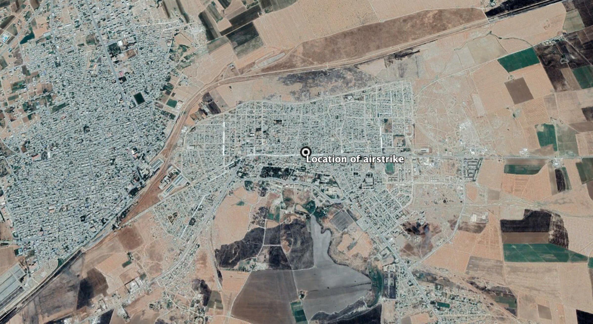 Reports of the incident mention that shelling and airstrikes targeted the convoy in Ras Al Ayn (رأس العين). After investigating audio-visual material from sources, we have narrowed this location down to a point in a street next to Al Jamia Al Kabir.