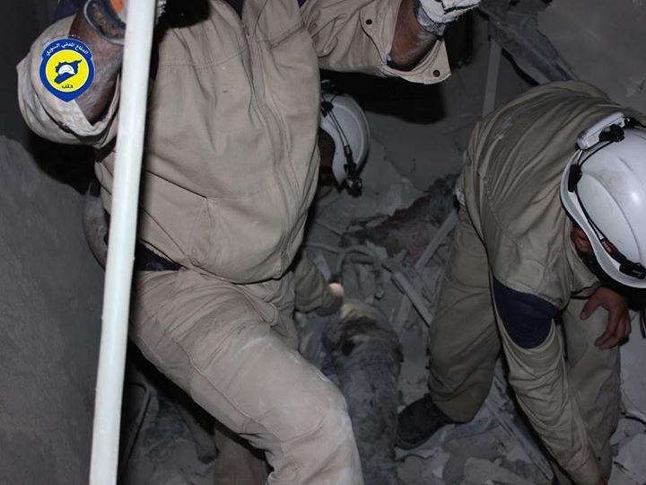 Rescuers retrieve casyualties of an alleged Russian airstrike at Kadr al Inglizi, Oct 27th (via White Helmets)