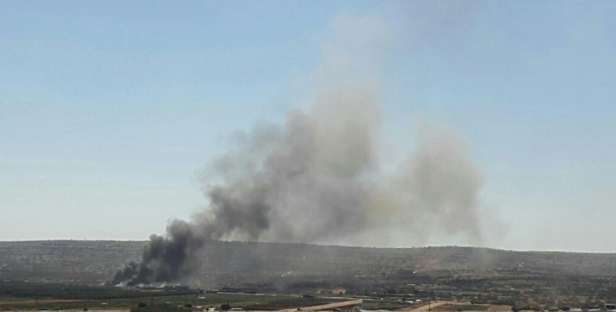 Plumes of smoke rise from the oil market between Termanin and Darat Ezza - the aftermath of alleged Russian shelling (via Sin)