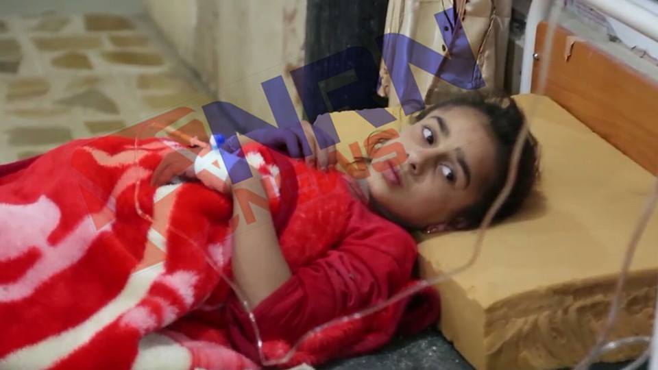 An image shows an injured little girl who survived from an alleged coalition strike at Tal Afar, May 5th 2016 (via NRN)